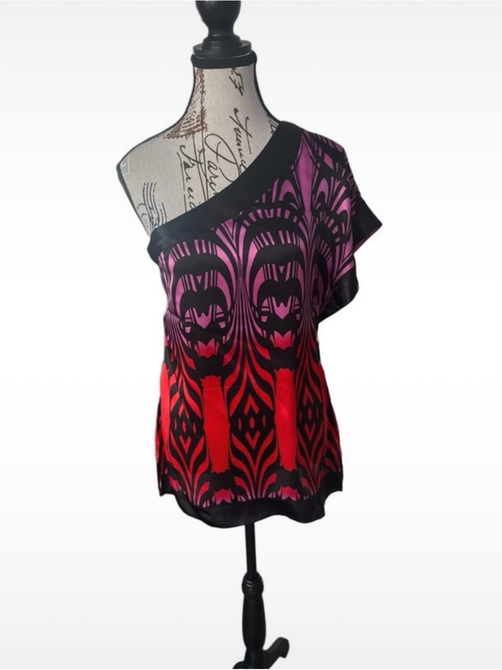 BEBE Women’s One-Shoulder 100% silk Printed Top in Magenta and Red, size small